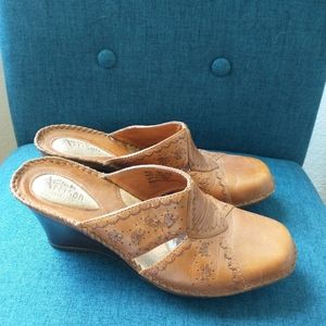 Woman's Clarks Artisan Heeled Clogs